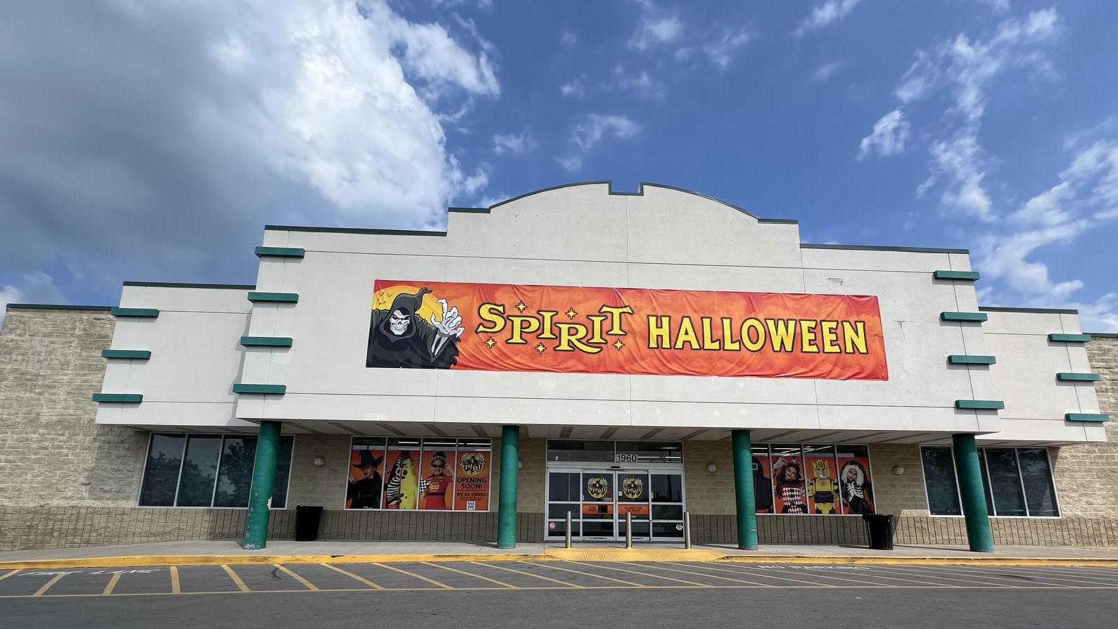 Spirit Halloween — Lindenhurst