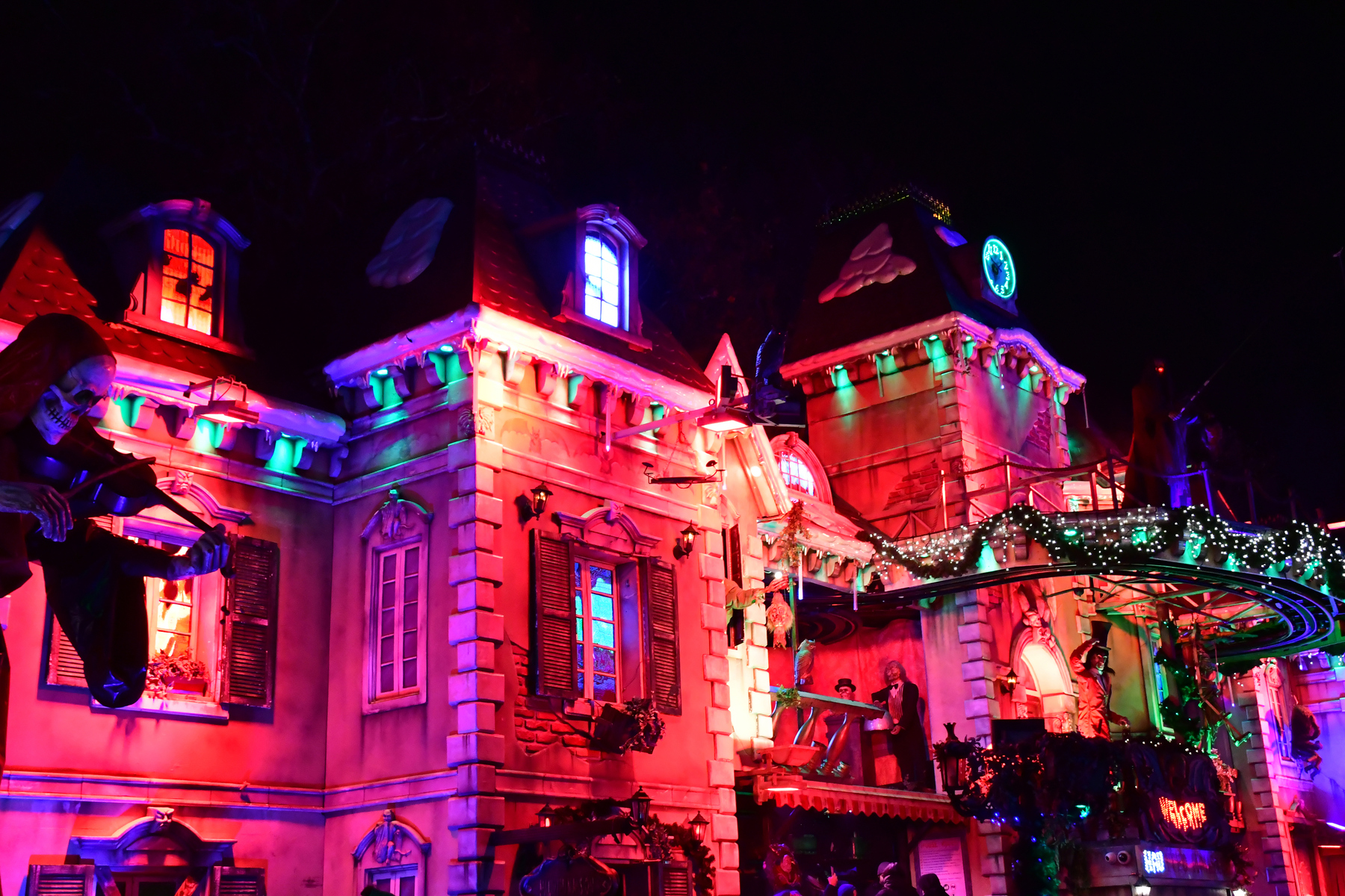 Ocean Road Graveyard — 903 Ocean Rd, Pt. Pleasant, NJ (Over 20 moving animatronics, fog and sound every night 6:30-)