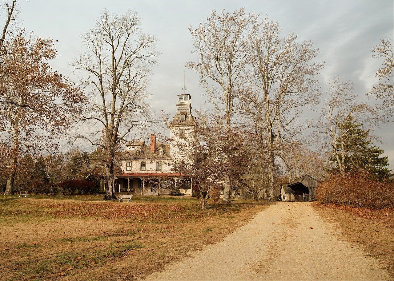46 Association Rd — Bellport