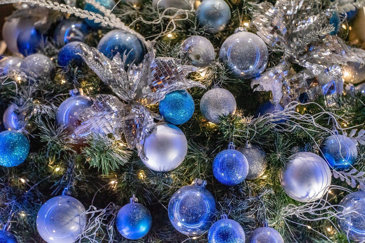 Melley's Holiday Display