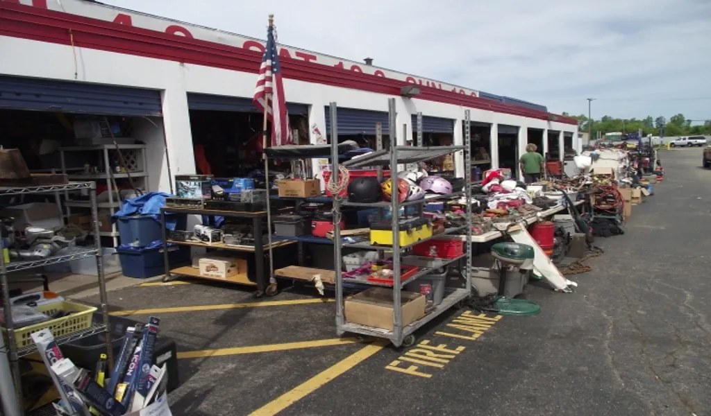 Dixieland Flea Market — Waterford Township, MI · Friday 12:00 PM–7:00 PM, Sat & Sun 10:00 AM–6:00 PM