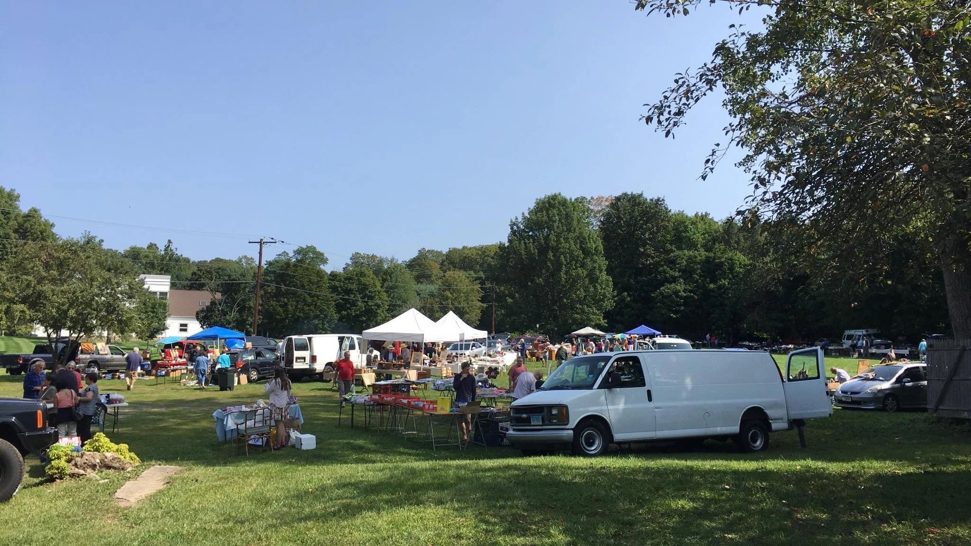 Woodbury Antiques & Flea Market — Woodbury, CT · Every Saturday (weather permitting), 7:30 AM–2:30 PM