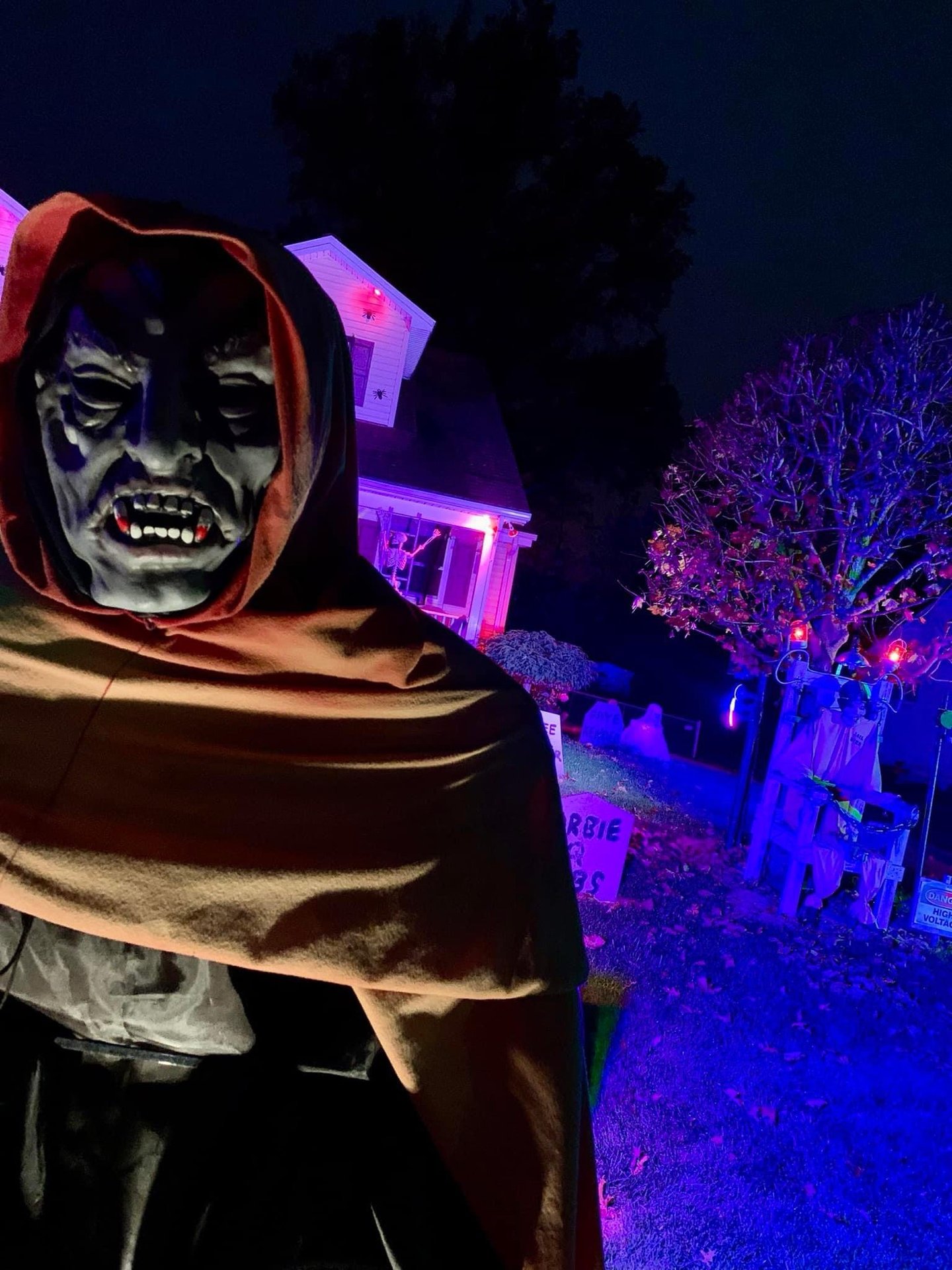 Haunted Summitview Halloween Display