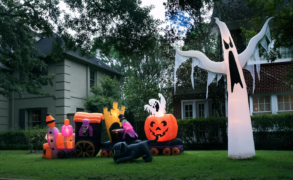M &M House Of Fun And Terror — 388 Elmwood St, Islip Terrace, NY 11752