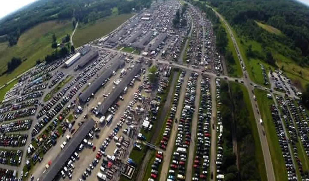 Rogers Flea Market & Auctions — Rogers, OH · Fridays 7:30am–4pm, year-round rain or shine