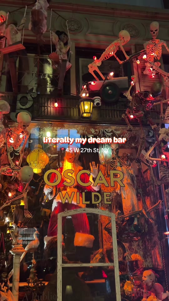 Oscar Wilde — Halloween Bar