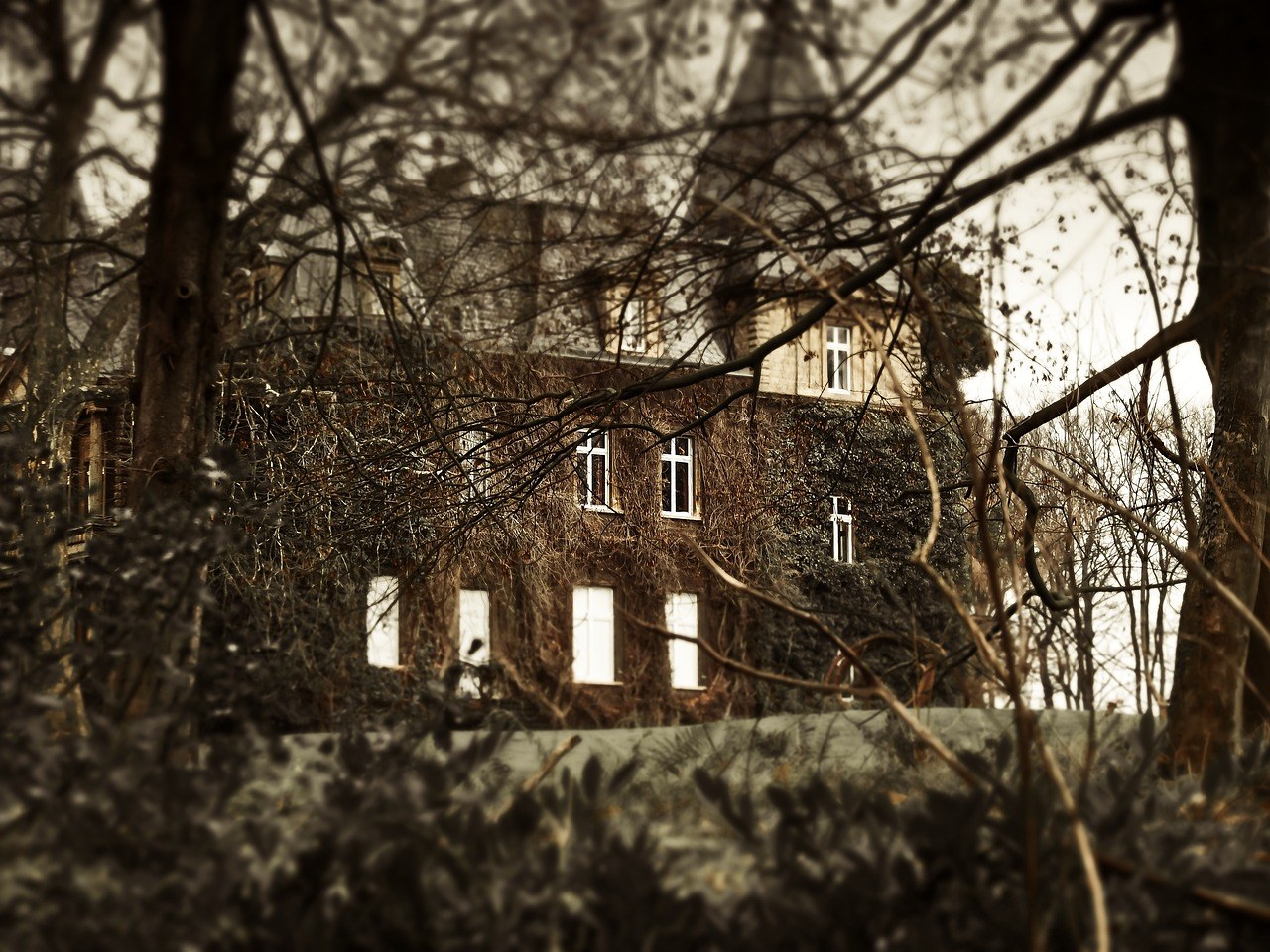 Dark Hour Haunted House — through Nov 13