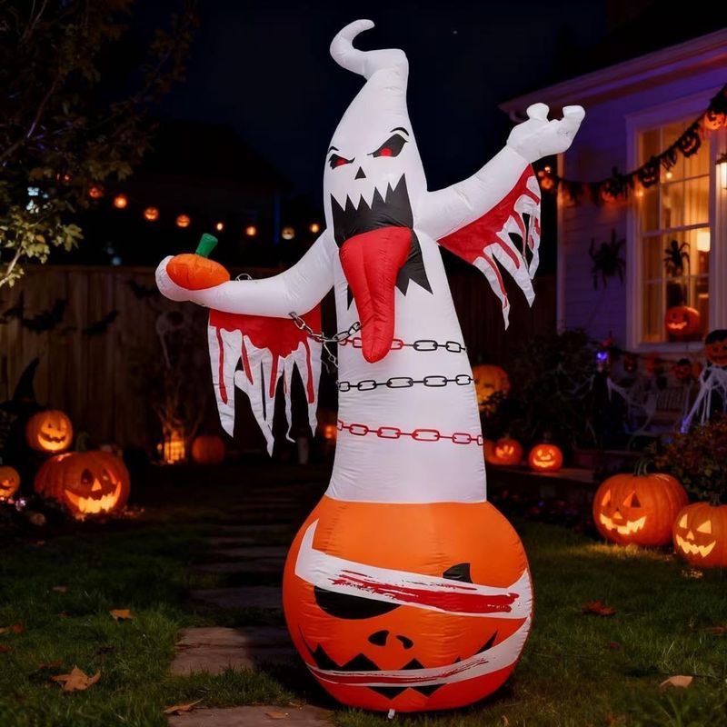 Lakeside Graveyard Drive-Through Haunt — 238 Lakeside Dr