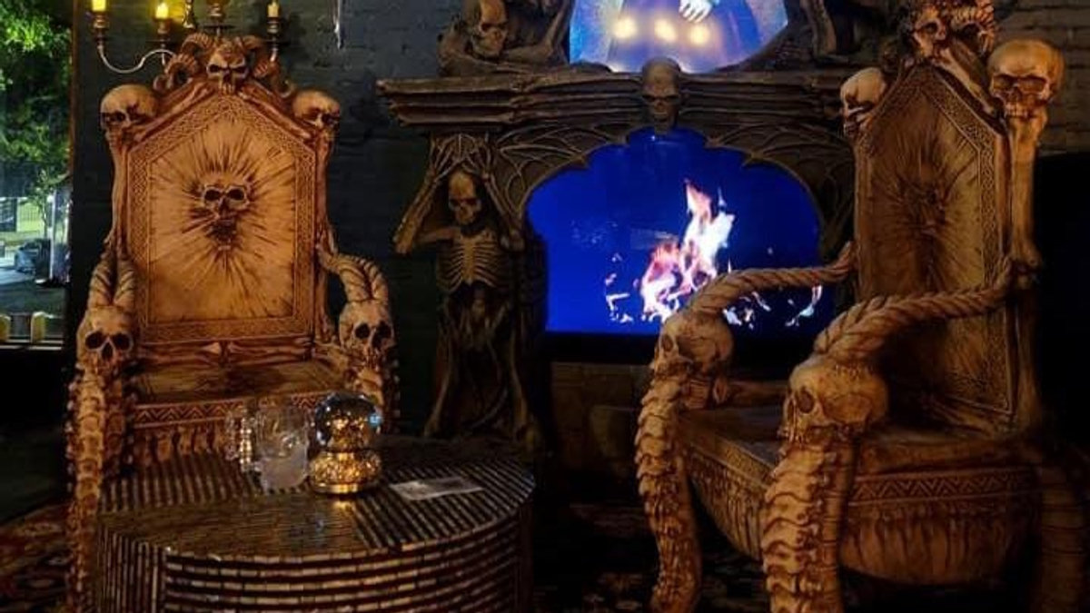 SpookEasy Lounge