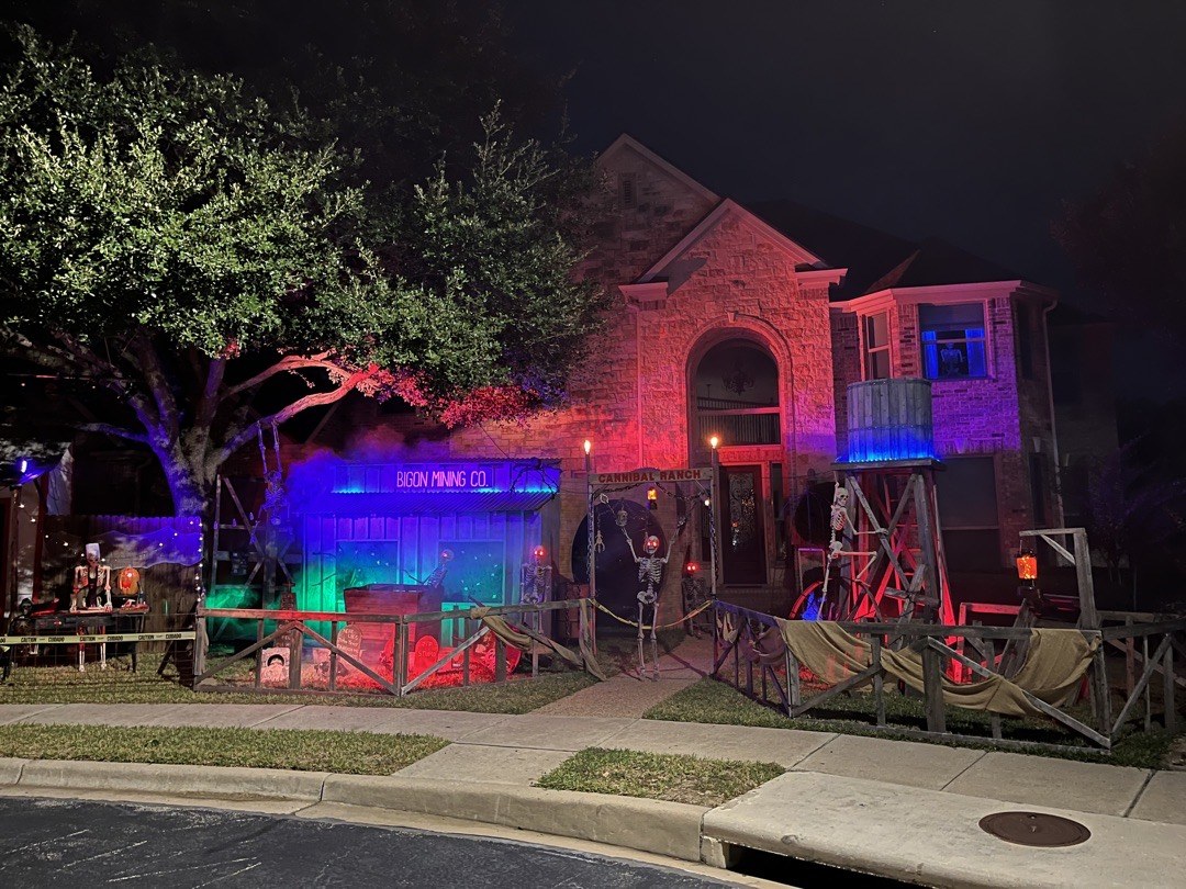 Bigon Halloween Display