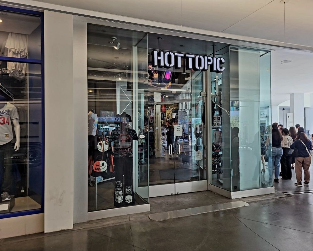 Hot Topic — Ovation Hollywood