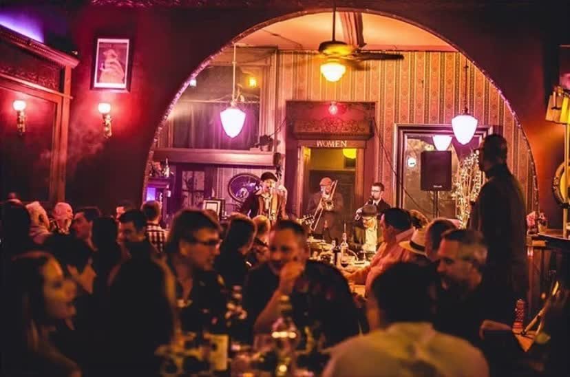 Shaker's Cigar Bar