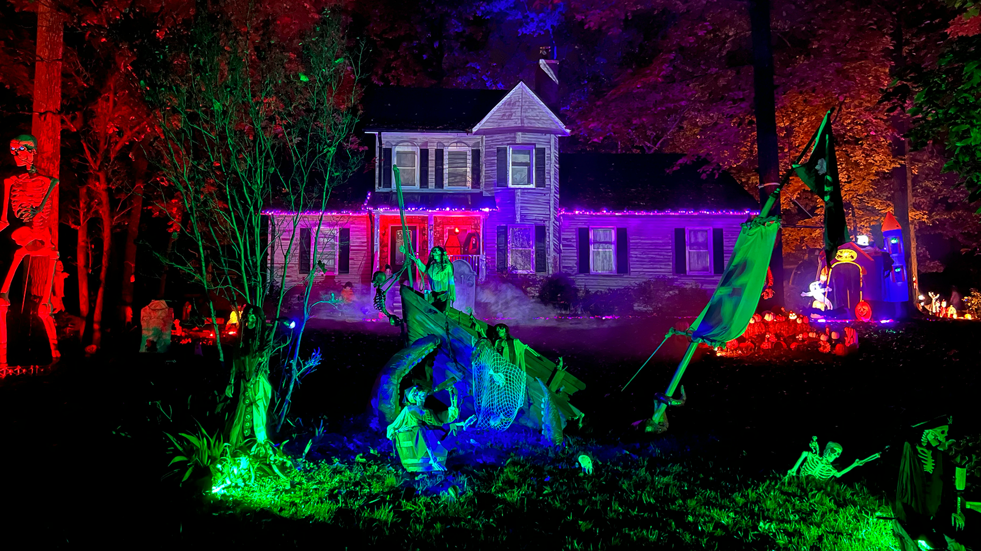 Ridgewood Halloween House — 294 W End Ave, Ridgewood, NJ 07450 (Home haunt; zombie cemetery walkthrough. No cost, no tic
