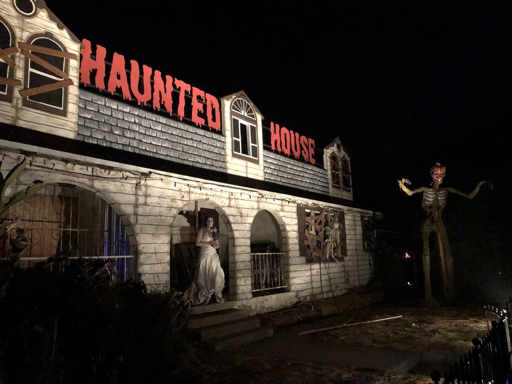 Walnut Wonderland — 30 Walnut Dr, Burlington, NJ 08016 (4th Annual Halloween Light Show; tune radio to 87.9 FM. Sun-)