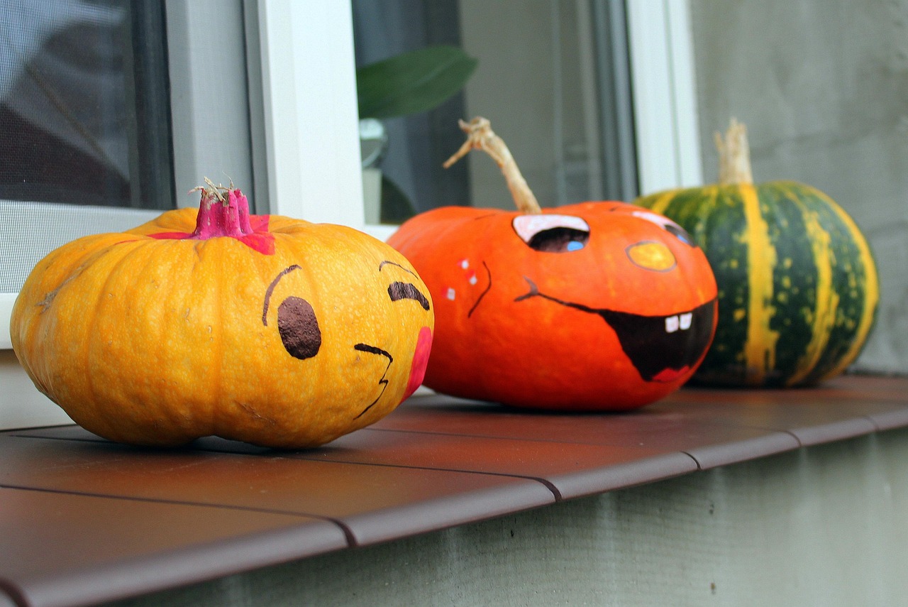9 2nd St Halloween Display