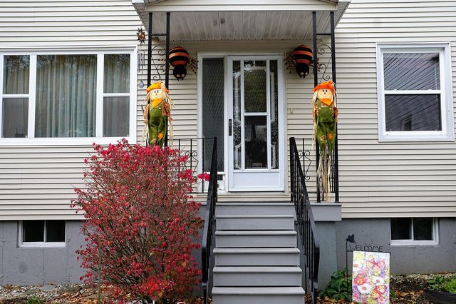 351 Greenwood Avenue Halloween Display