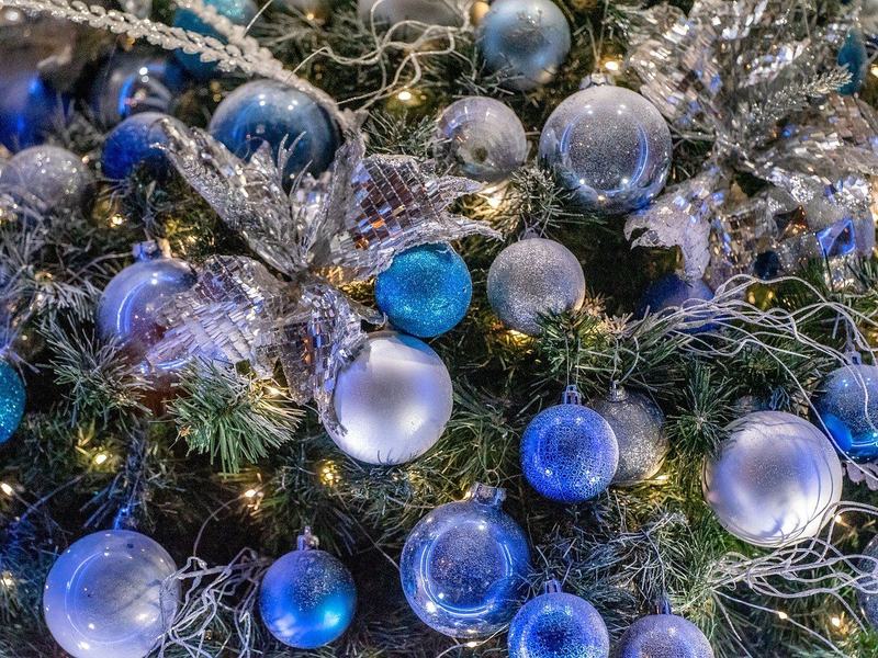Melley's Holiday Display