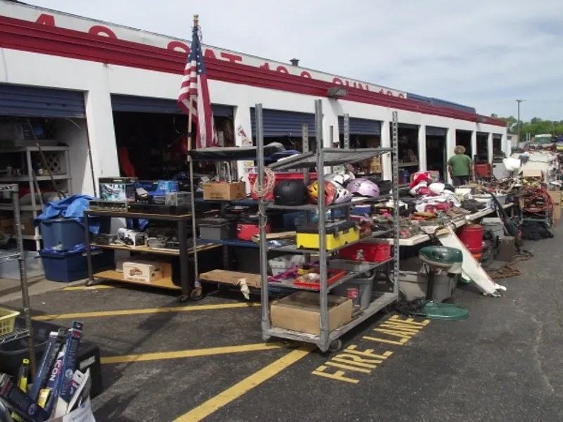 Dixieland Flea Market — Waterford Township, MI · Friday 12:00 PM–7:00 PM, Sat & Sun 10:00 AM–6:00 PM