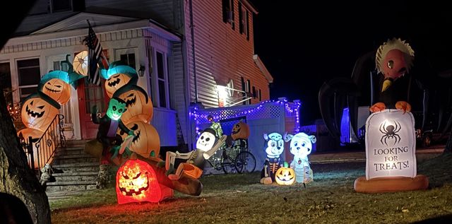 Waldwick Holiday Haunt — 23 Frederick St, Waldwick (Fri nights + nightly viewing)