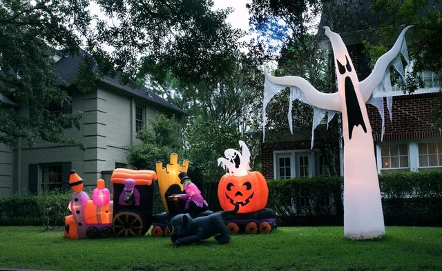 M &M House Of Fun And Terror — 388 Elmwood St, Islip Terrace, NY 11752