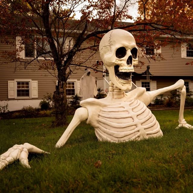 Cresskill Animatronics — 11 Deacon Place, Cresskill (best after dark)