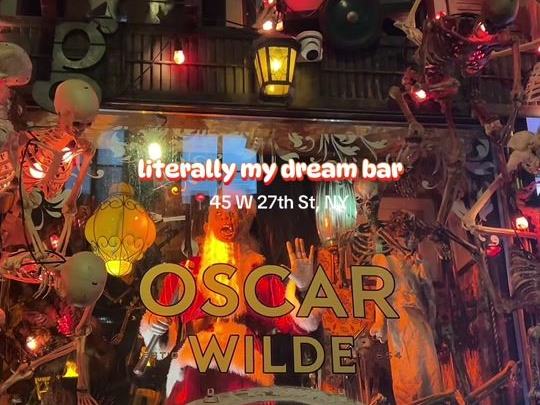 Oscar Wilde — Halloween Bar