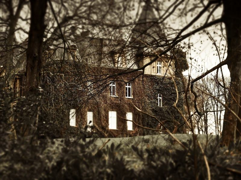 Dark Hour Haunted House — through Nov 13
