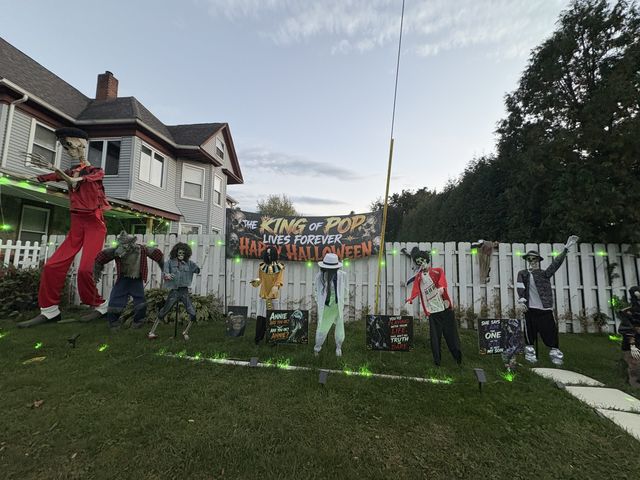 Michael Jackson Tribute House — 1326 S Main St, Phillipsburg