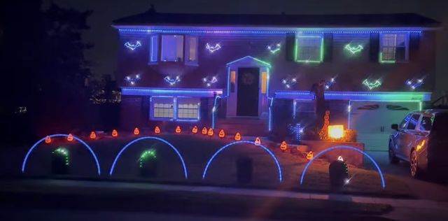 Walnut Wonderland Light Show — 30 Walnut Dr, Burlington (Sun-Thu 6-10pm, Fri-Sat 6-11pm, 87.9 FM)