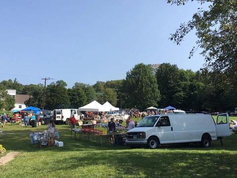 Woodbury Antiques & Flea Market — Woodbury, CT · Every Saturday (weather permitting), 7:30 AM–2:30 PM