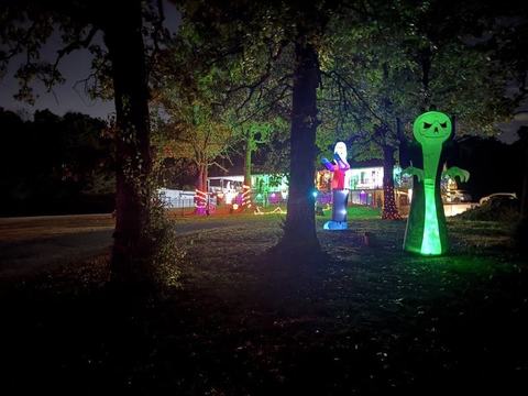 “Where the Poseys make Halloween come alive!” 🎃