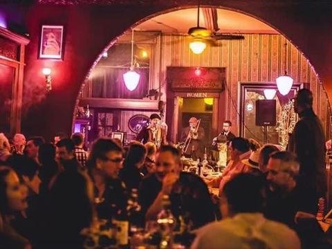 Shaker's Cigar Bar