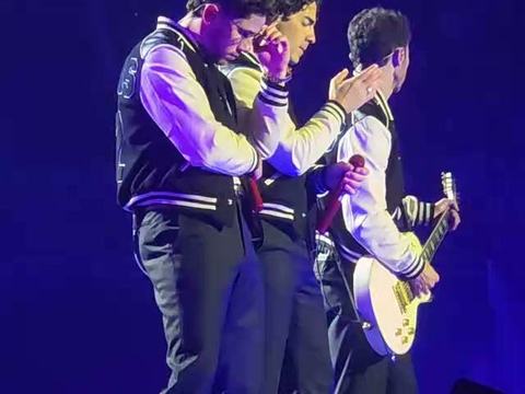 Jonas Brothers — Live