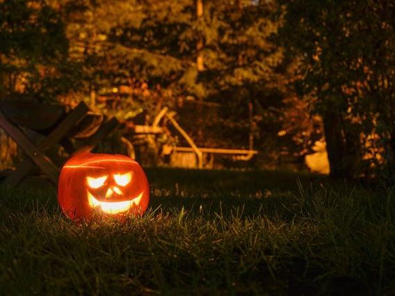 331 N Main St Halloween Display