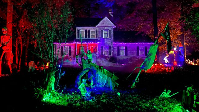 Ridgewood Halloween House — 294 W End Ave, Ridgewood, NJ 07450 (Home haunt; zombie cemetery walkthrough. No cost, no tic