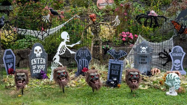 Ethan Allen Court Display — 3200 Ethan Allen Court, Bensalem, PA 19020
