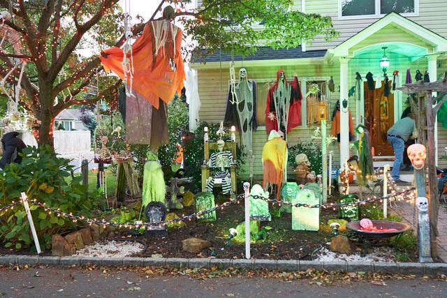 Hawthorne Haunt — 142 6th Ave, Hawthorne (kid-friendly)
