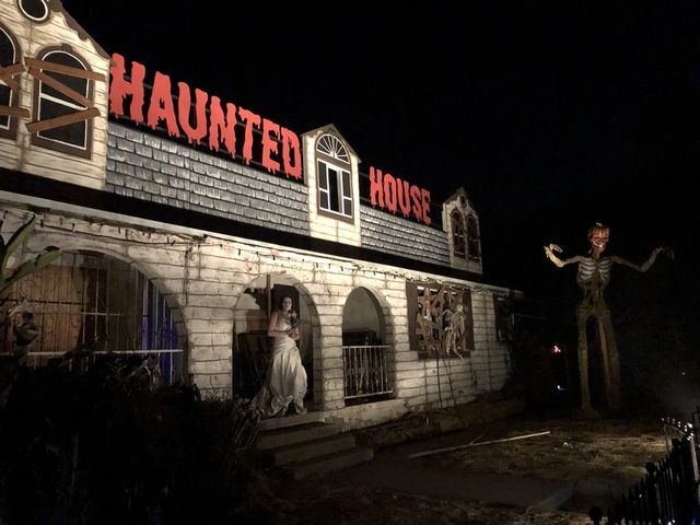 Walnut Wonderland — 30 Walnut Dr, Burlington, NJ 08016 (4th Annual Halloween Light Show; tune radio to 87.9 FM. Sun-)