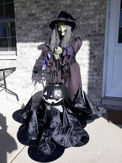 R&V Haunted Manor — 39 Hawthorne Ave, Mon-Thu 5-10pm, Fri-Sun 5-11pm