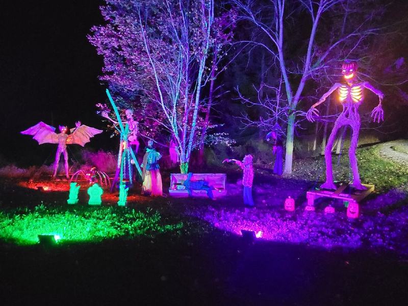 Ghoulish Jeepers Haunted Yard!!